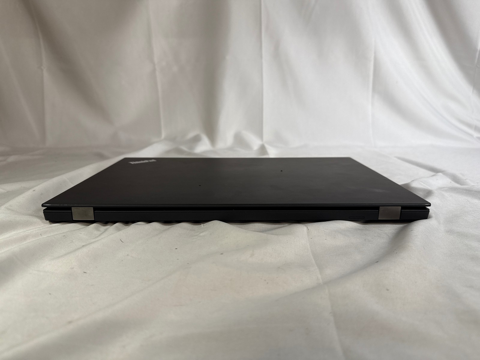 Lenovo ThinkPad T590 Intel Core i7-8665U 16 GB 128GB SSD 15.6″ Charge Port Issue