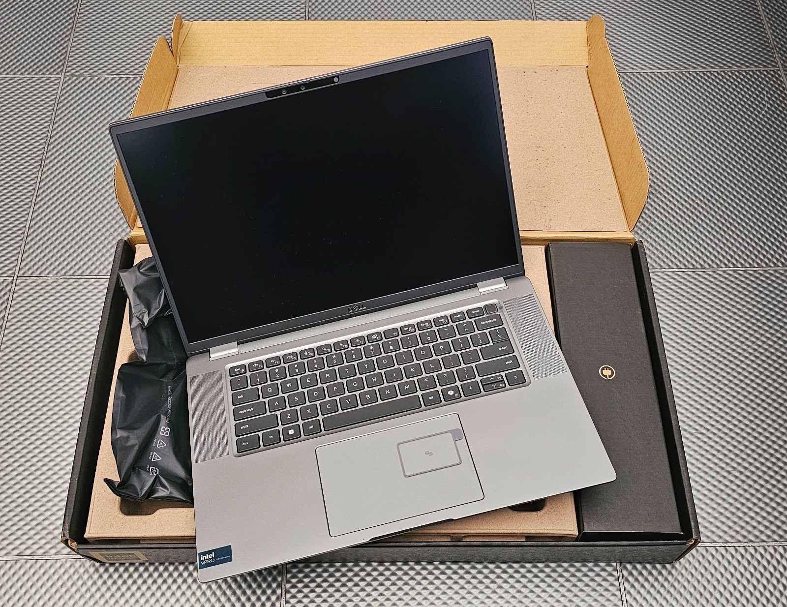 Dell Latitude 7650 16″ Notebook Computer