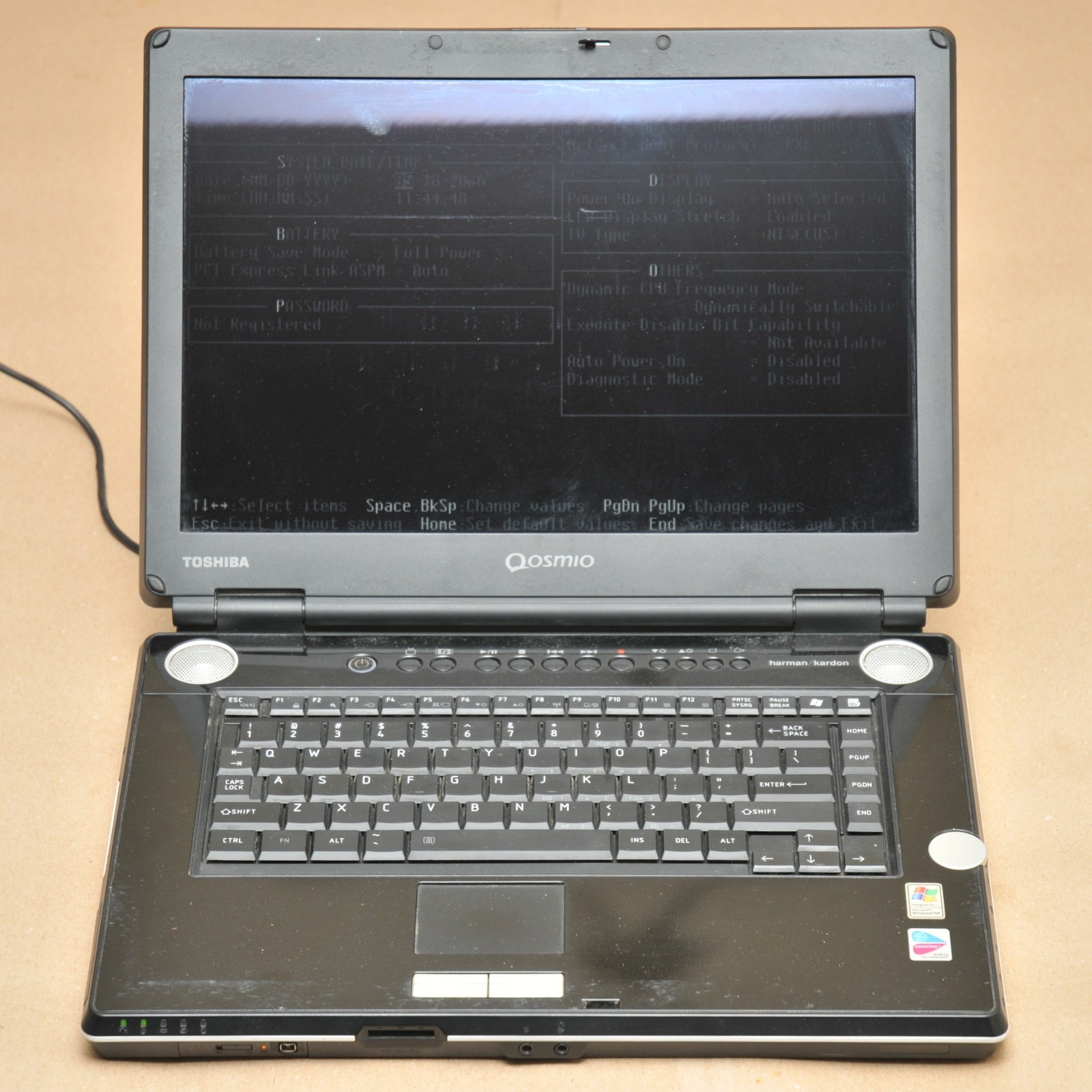 Toshiba Qosmio F25-AV205 Pentium M GeForce 6600 Go 64GB SSD 1GB RAM NO OS