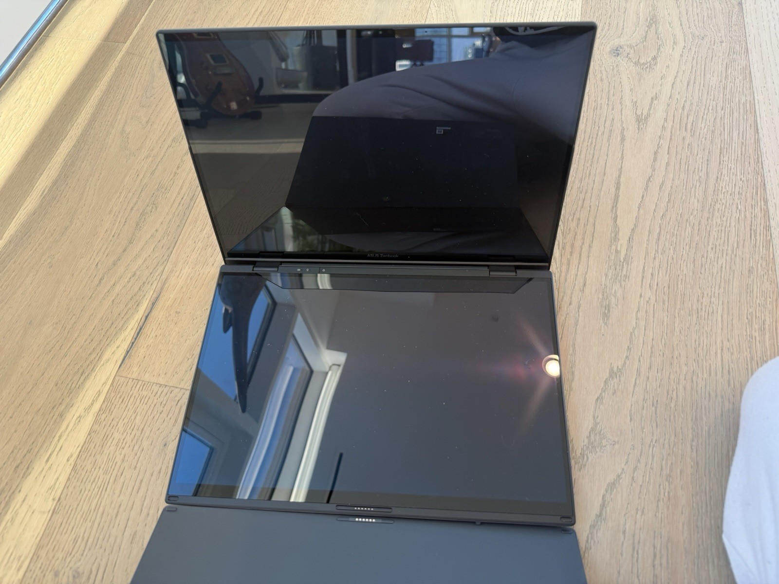 ASUS Zenbook DUO 14″ OLED Touch Display 32GB and Very Special 4 TB!!