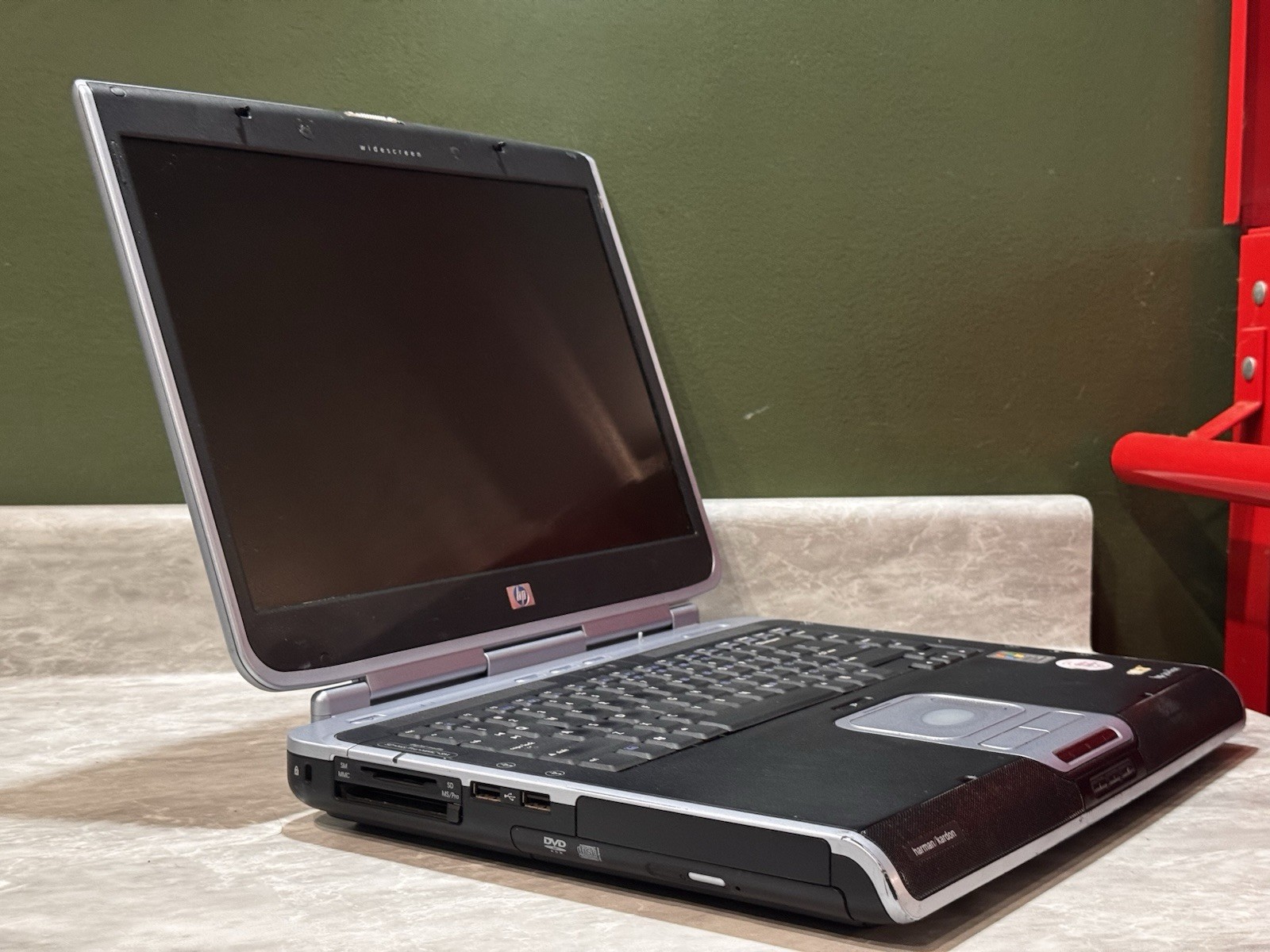 HP Pavilion zv5000 Laptop Pentium 4 3GHz 512mb RAM 60gb HDD Windows XP