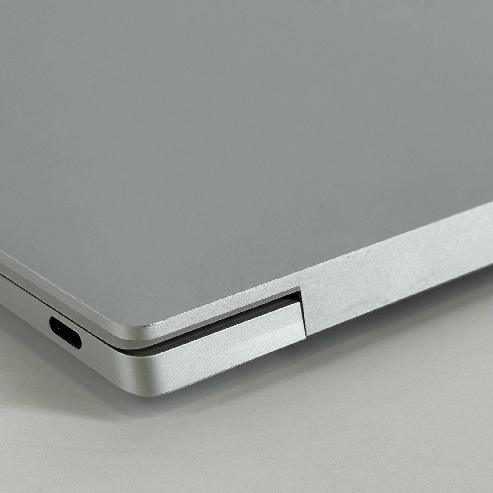 Dell XPS 13 Plus 9320 Silver UHD+ TOUCH 2.1 GHz i7-1260P 16GB 512GB SSD Good