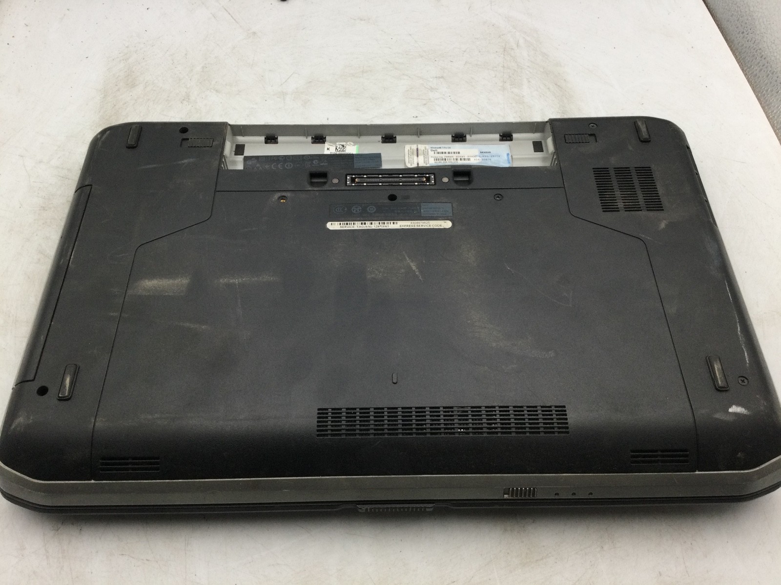 DELL LATITUDE E5530 – BOOTS TO BIOS – LOT OF 2 – INTEL I5 – 4GB RAM – 15″ – BB