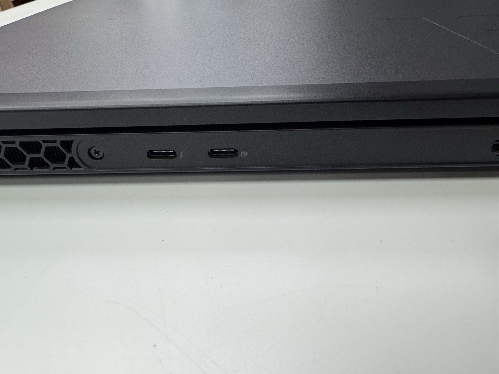 Dell Alienware M16 R2 QHD+ 240Hz 3.8 GHz Ultra 7 155H 16GB 1TB SSD RTX 4070 Good