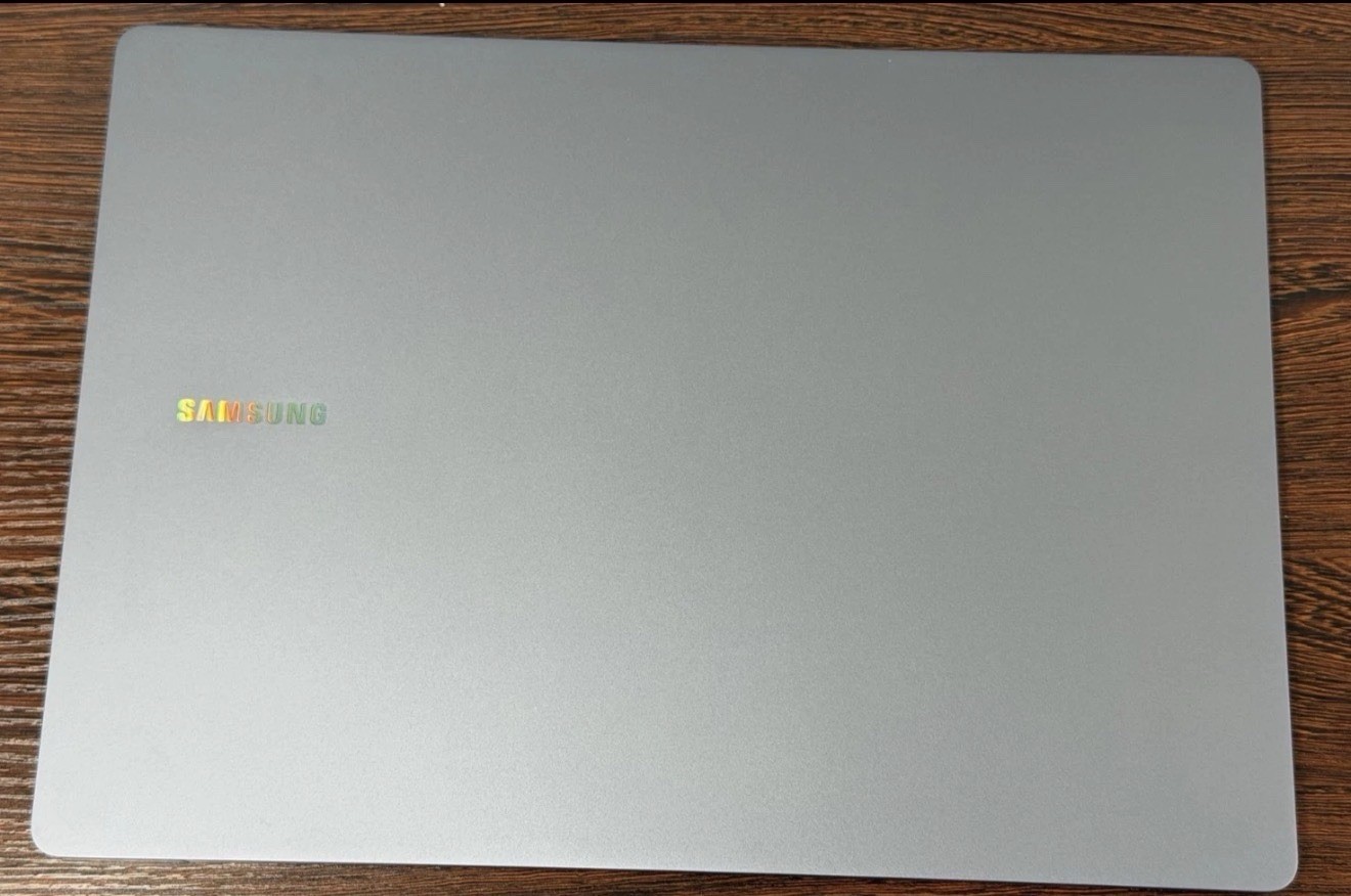 Samsung Silver Laptop Intel Evo Windows 11 Touchscreen Wi-Fi Charger Included