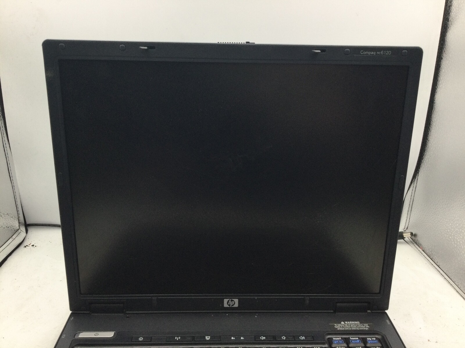 HP COMPAQ NC6120 – FOR PARTS – INTEL CENTRINO – NO RAM – BROKEN LCD – READ – BB!