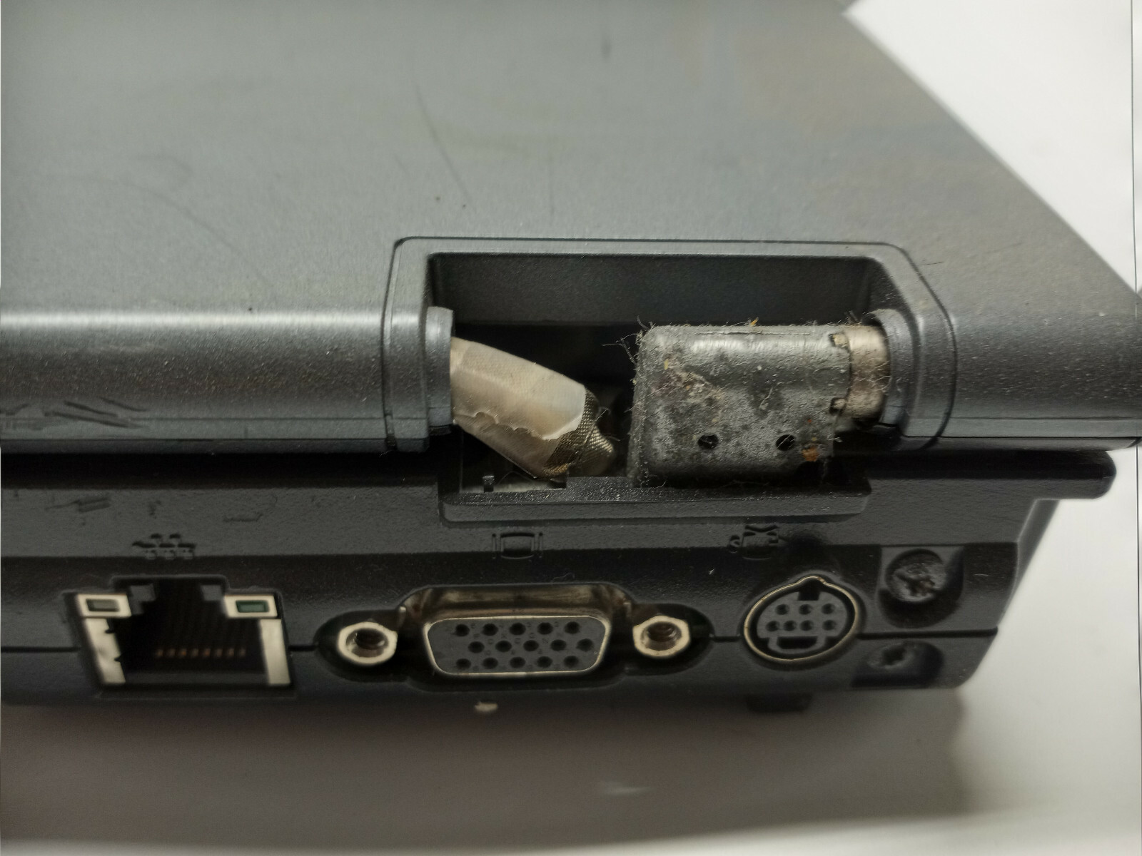 HP 6710b Laptop NO Ram/CPU/HDD/Caddy/Battery/Back Cover FOR PARTS