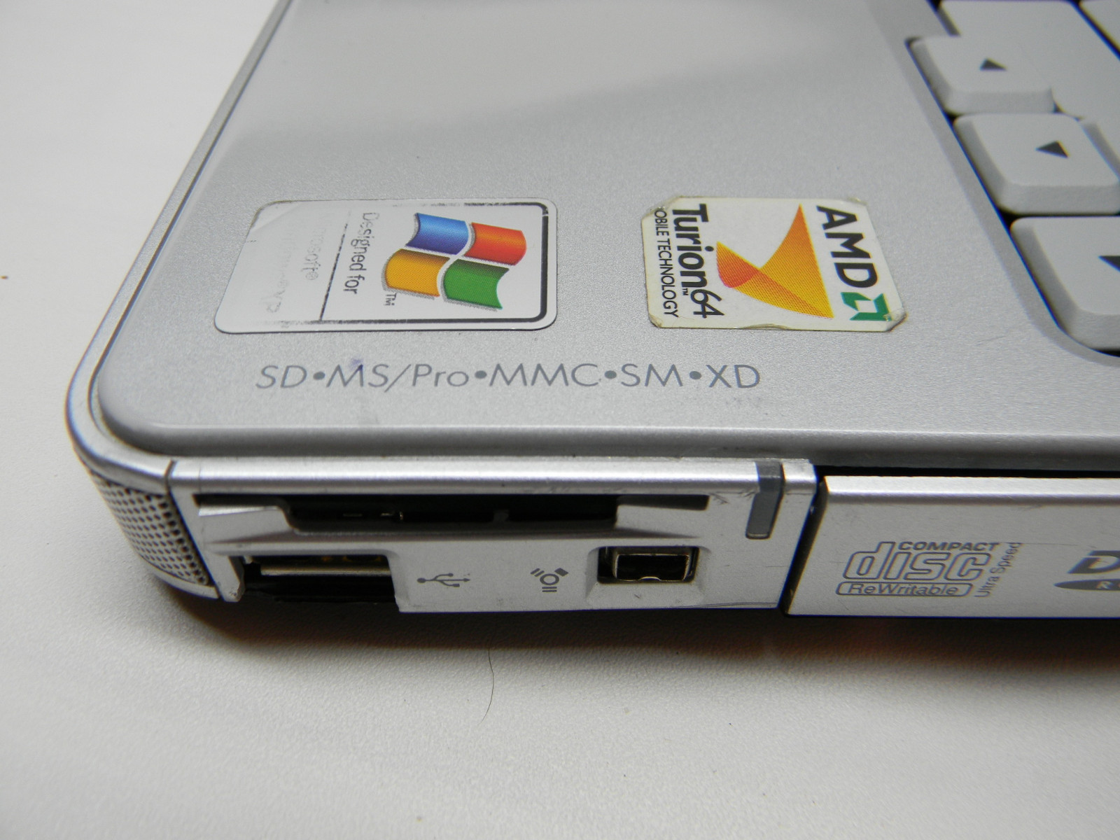 Compaq Presario v2000 Laptop DOES NOT BOOT exc 14.1″ glossy widescreen #00263