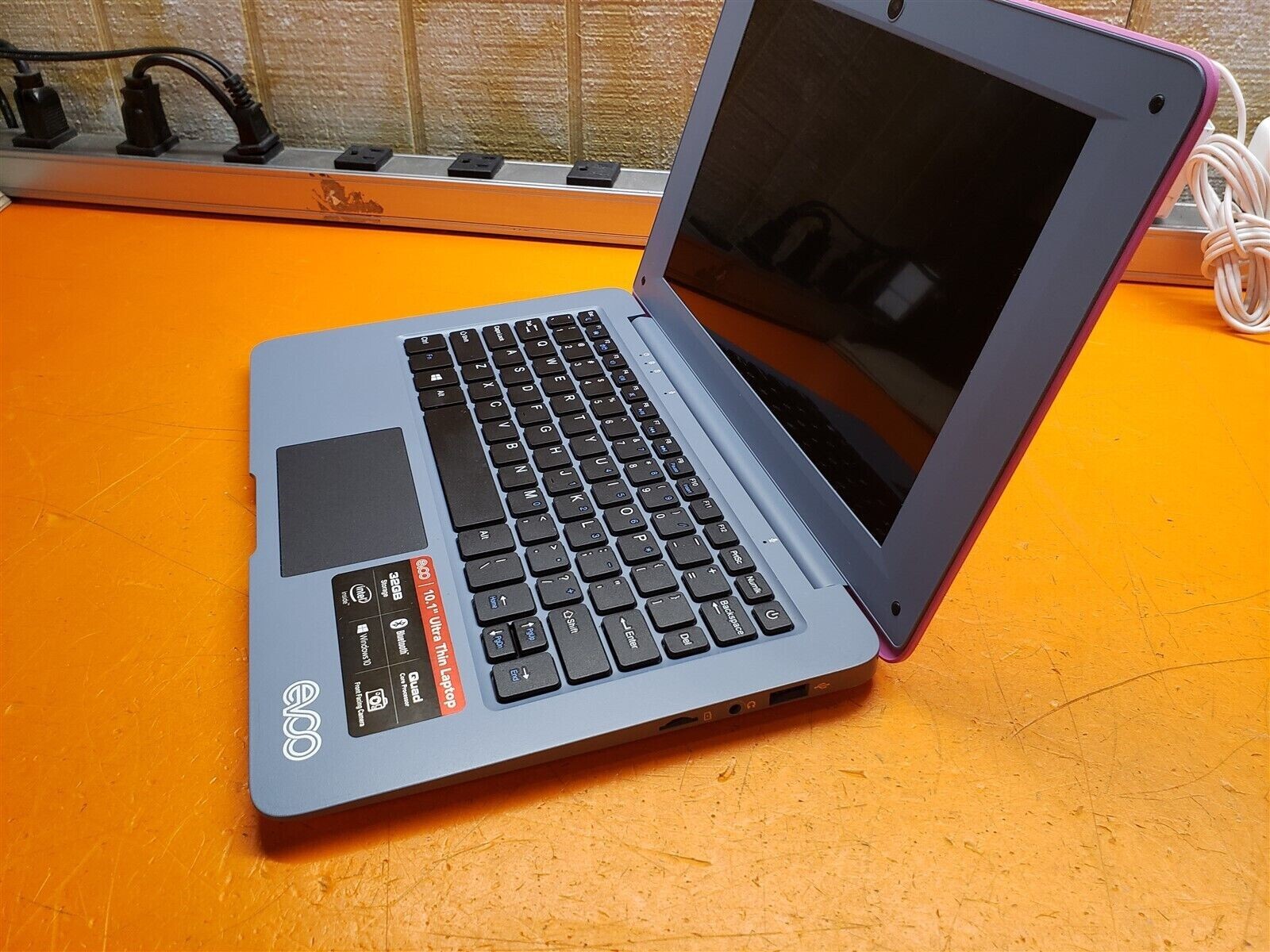 ⭐️⭐️⭐️⭐️⭐️ **AS IS FOR PARTS** EVOO EV-C-101-1 Laptop Wifi 32G Pink