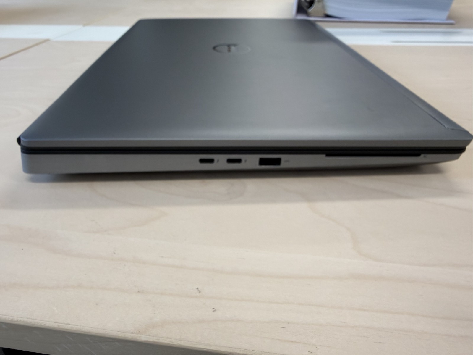 Dell Precision 7750 17.3″ FHD | Xeon W-10855M | 32GB | 1TB NVMe | Quadro RTX 400