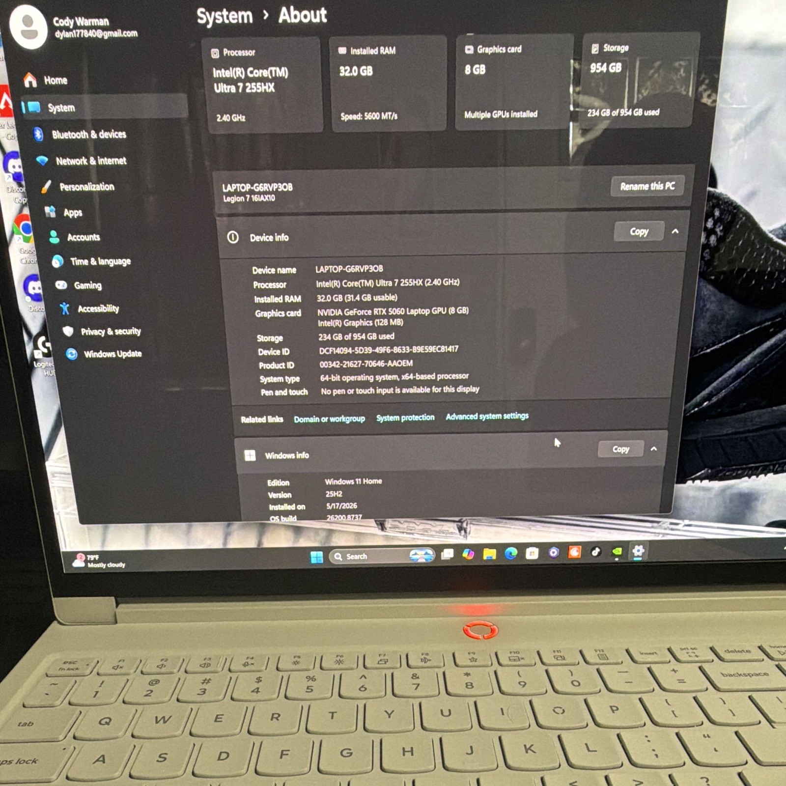 Lenovo Legion 7i 16AIX10 16in Core Ultra 7 255HX 32GB 1TB RTX 5060 Whitehas box