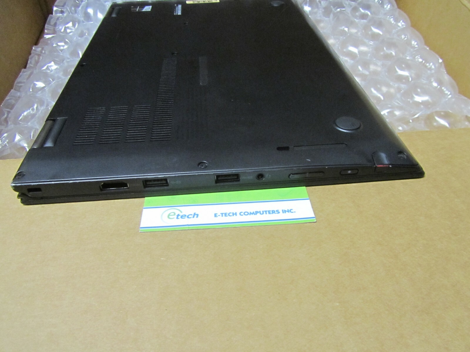 20FRS0L700 ThinkPad X1 Yoga i5-6300U 8GB RAM 256GB SSD, 14″ WQHD 2560×1440 Touch