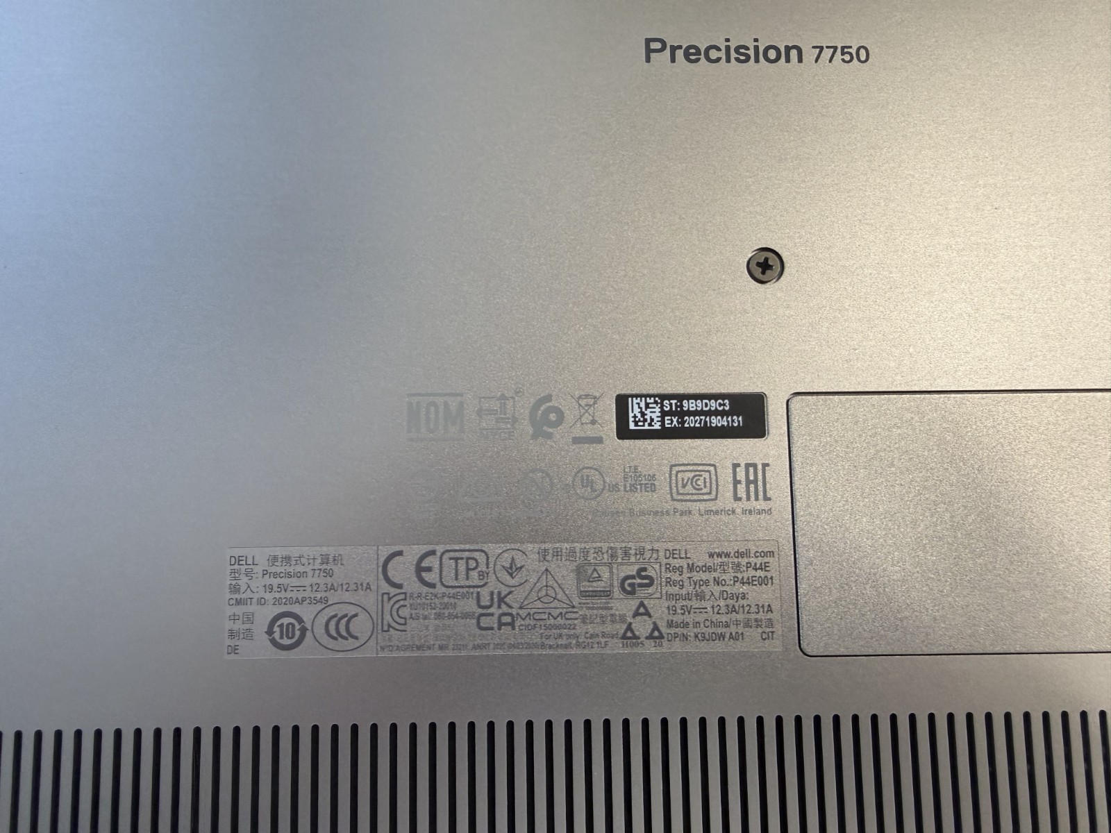 Dell Precision 7750 17.3″ FHD | Xeon W-10855M | 32GB | 1TB NVMe | Quadro RTX 400
