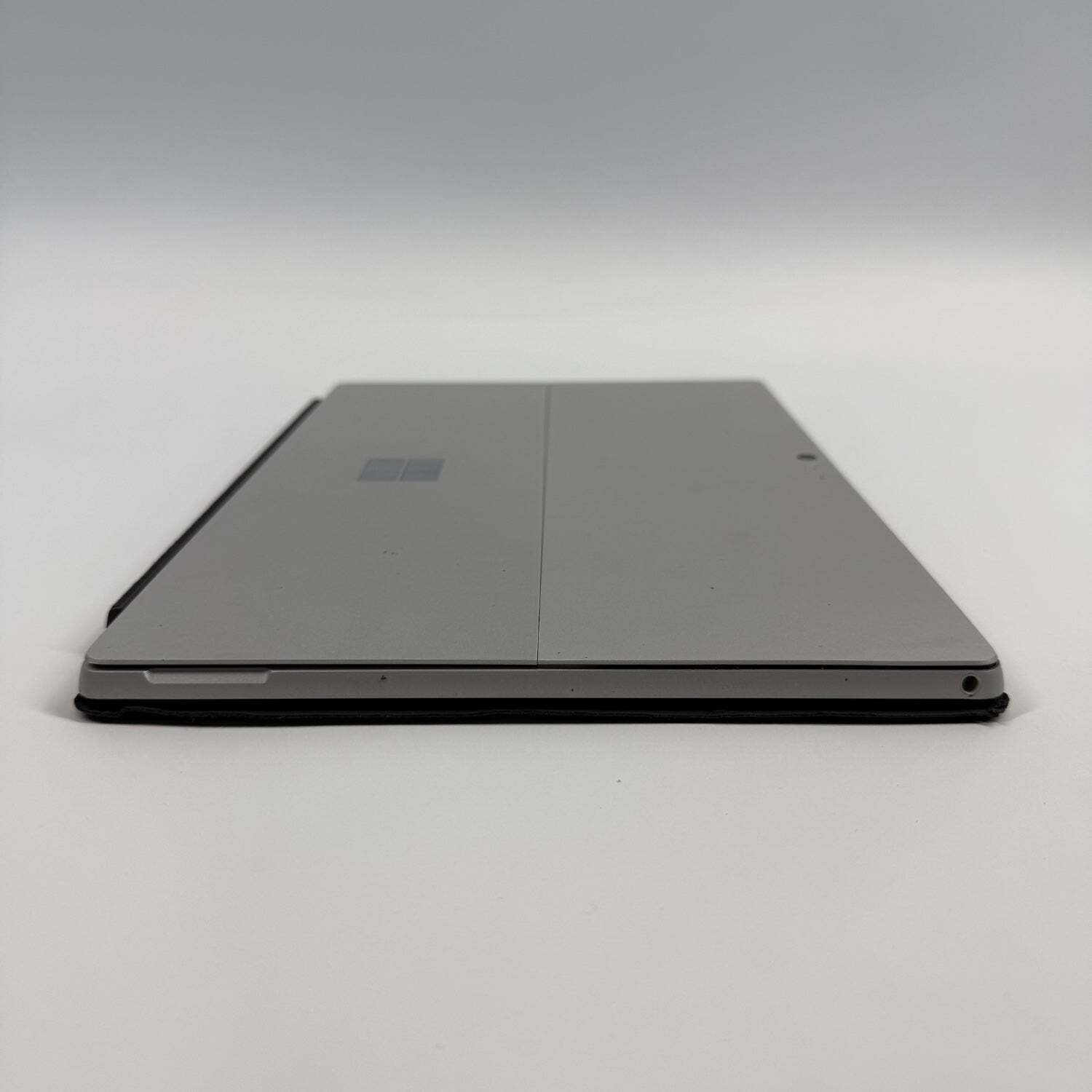 Microsoft Surface Pro 1796 12.3″ m3-7y30 1.0GHz 4GB RAM 128GB SSD READ