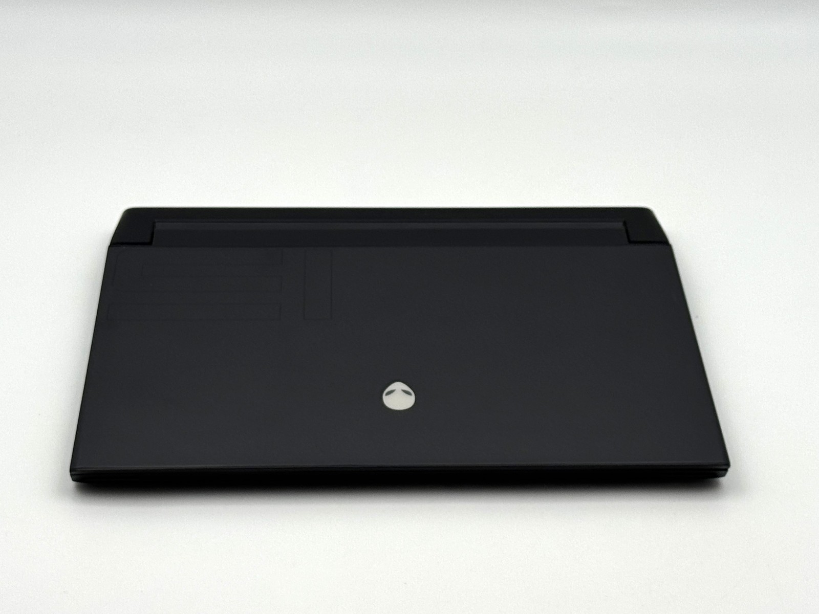 Alienware m15 R4 15.6″ 300Hz FHD – i7-10870H – 16GB RAM – RTX 3070 – 512GB SSD