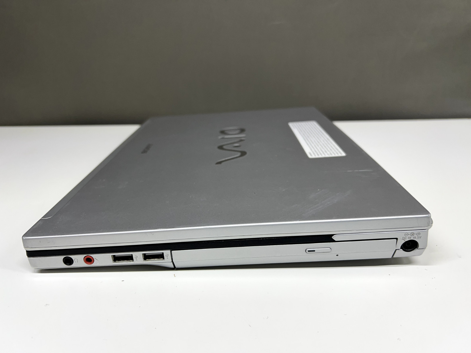 Sony VAIO PCG-3A4L Notebook 200GB Hard Drive 2GB Memory Windows 7