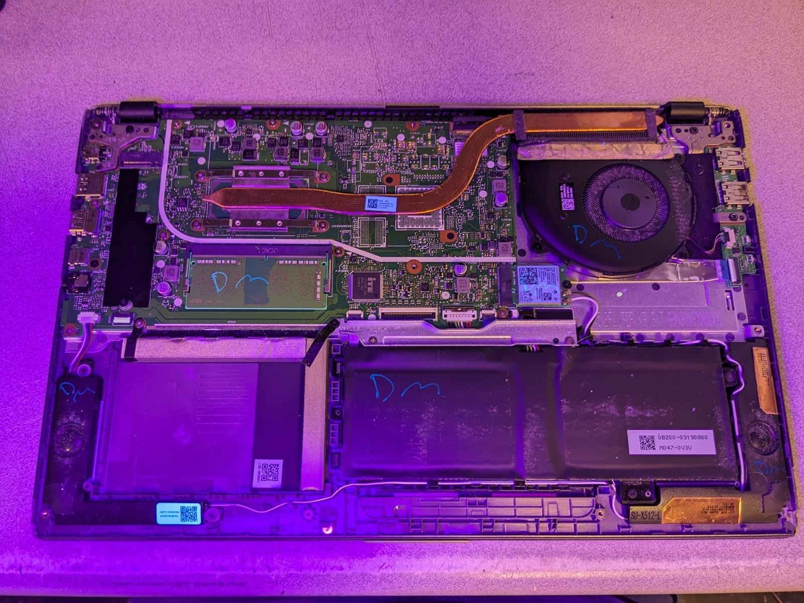 ASUS VIVOBOOK F512J i3-1005G1 @ 1.20 GHz, 8GB RAM, NO HDD/OS – (FOR PARTS)