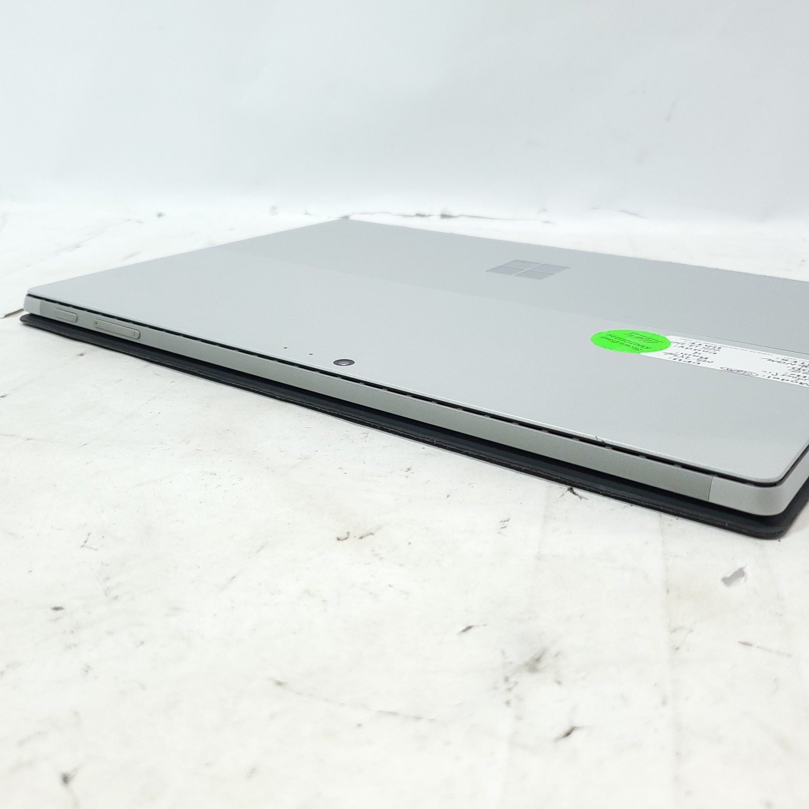 Microsoft Surface Pro 5 M3-7Y30 4GB RAM 128GB SSD 12.3″ Tablet Pre-owned