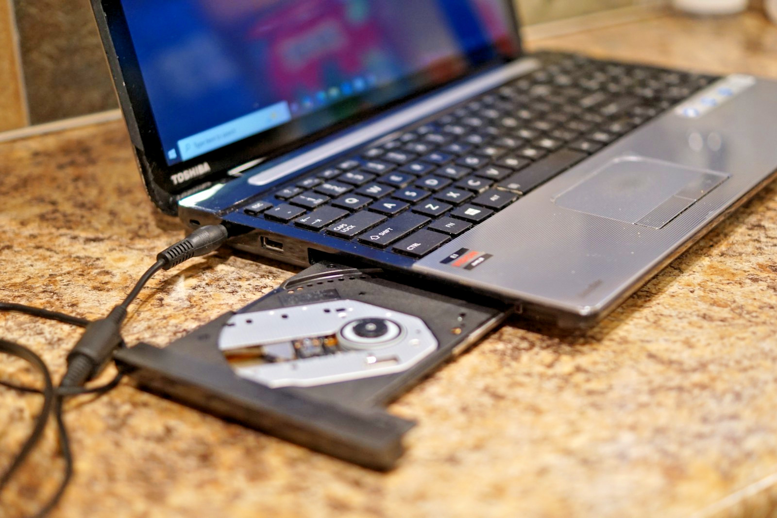 22H2 Version Active WIN10PRO Touch Toshiba Satellite C55t-A@1.40GHz,6GB RAM