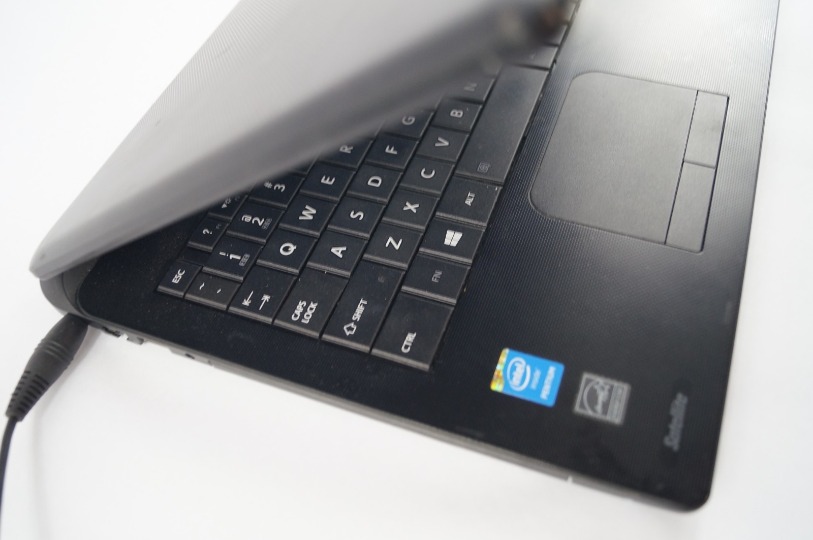 TOSHIBA Satellite C55B5353 15.75″ 2.16GHz 4GB Mem READ WORKING PoR C152