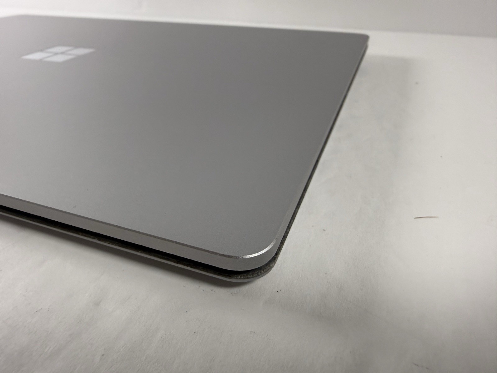 Microsoft Surface Laptop 5 13.5” 1950 Intel Core i7-1265U 16GB RAM 512GB NVME