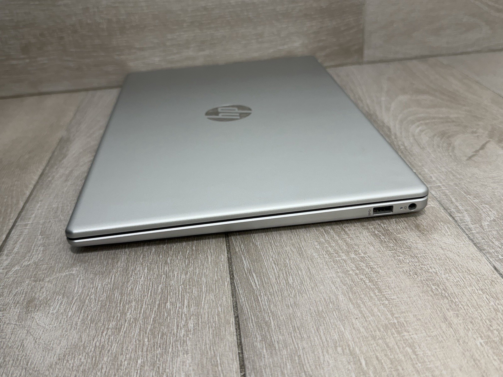 HP 15-FD0127DX 15.6″ Touch Laptop Core i7-1355U 16GB RAM 512GB NVMe Win-11