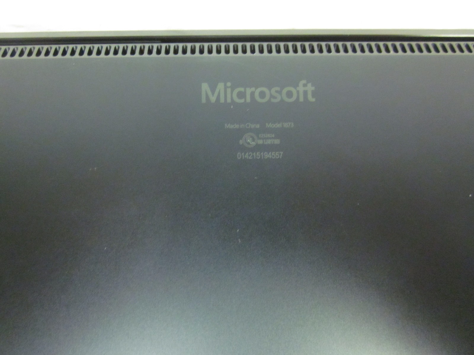 Microsoft Surface 3 1873 RYZEN 5 3580U 2.16GHZ NO OS, NO SSD, AC CRACKED SCREEN