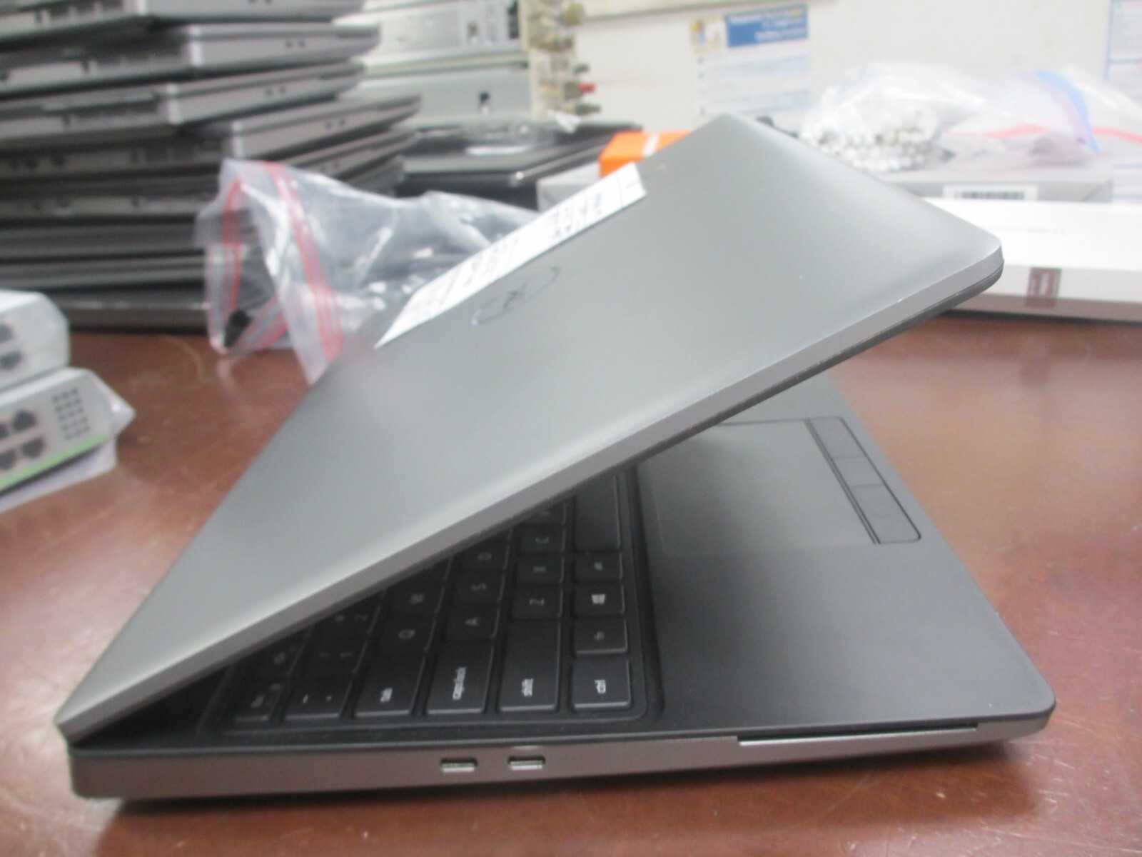 Dell Precision 7550 Xeon W-10855M 2.80GHz 32GB 512GB SSD Ubuntu T2000 Laptop +AC