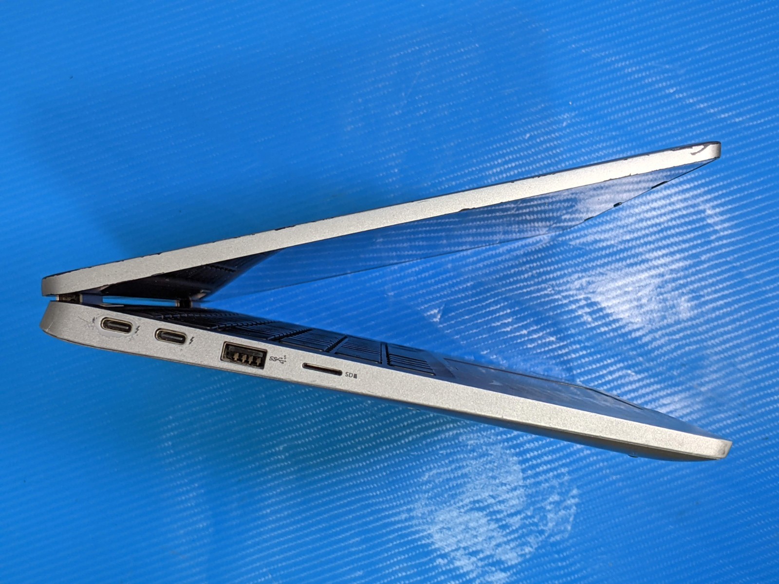 Dell Latitude 5330 13.3″FHD TOUCH i7-1265U 1.8GHz 32GB 512GB SSD W11Pro +Charger