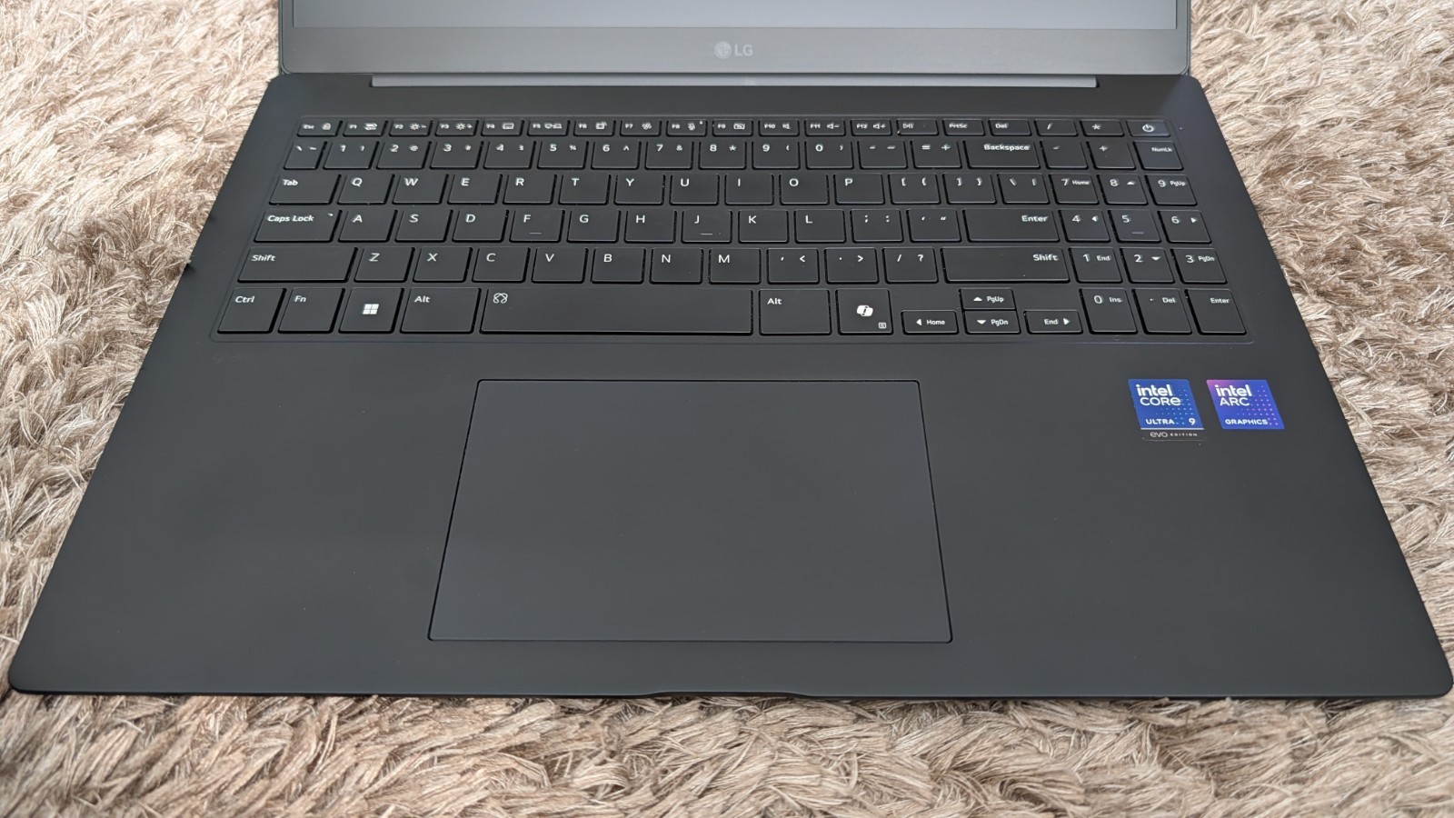 LG Gram 16 Laptop 16Z90TS-G.AUG9U1 Core Ultra 9 Series 2 32GB RAM 2TB SSDs IPS