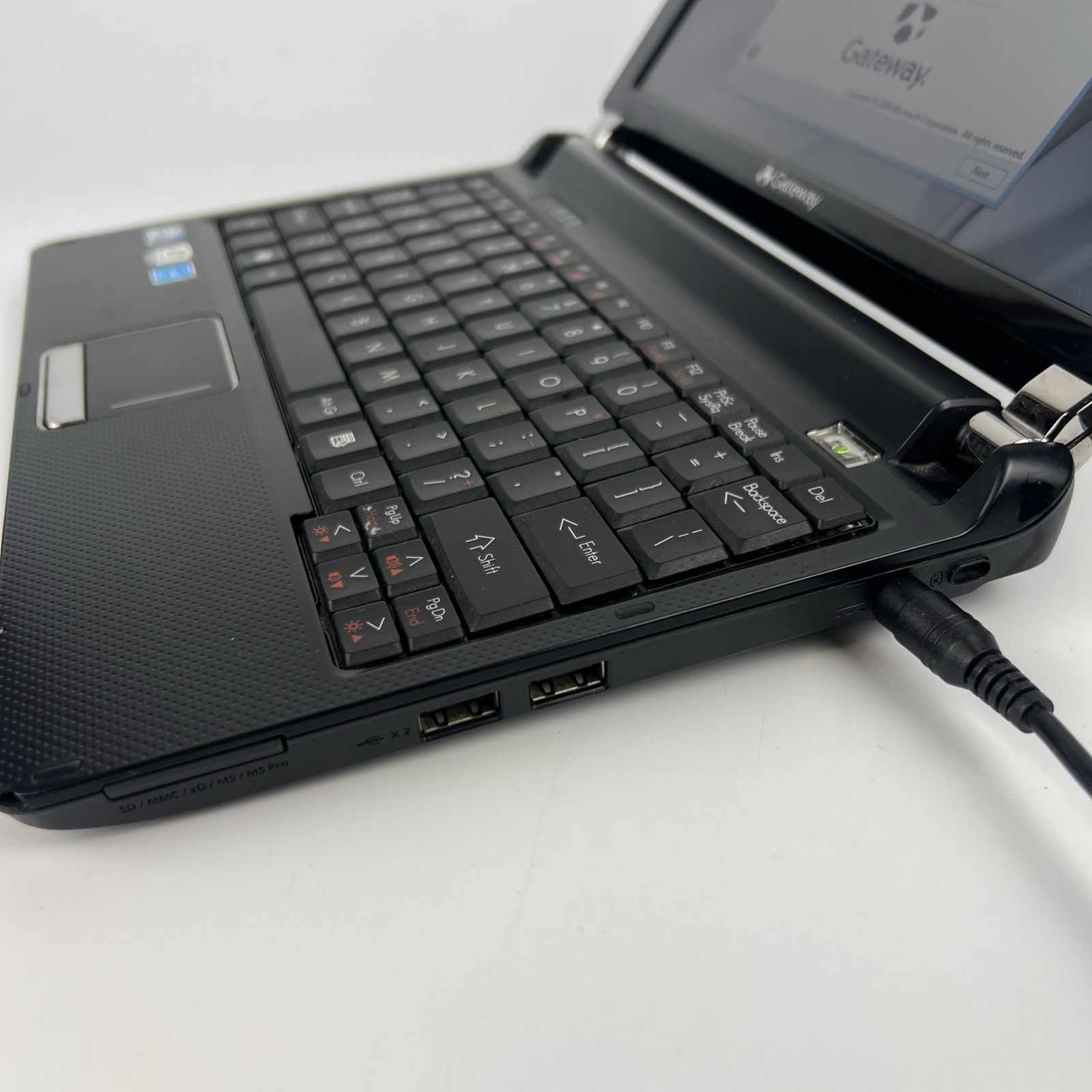 Gateway KAV60 10″ Netbook Intel N270 1GB RAM 160GB HDD Win7 Needs Battery