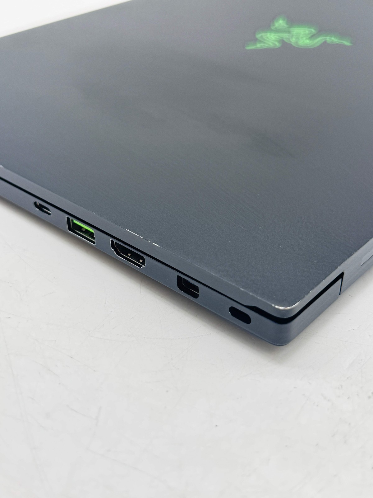 Razer Blade 15 RZ09-02385 15.6″ Core i7-8750H 8GB RAM 1TB SSD GTX 1060 Max Q