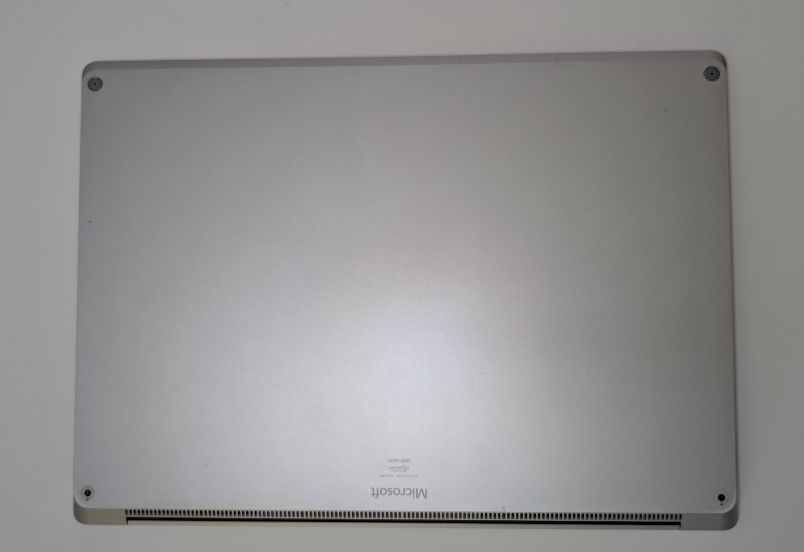 Microsoft Surface Laptop 3 13.5” Ryzen 5/ 8GB- 128GB SSD /Vega 9 – Win10. ~357~