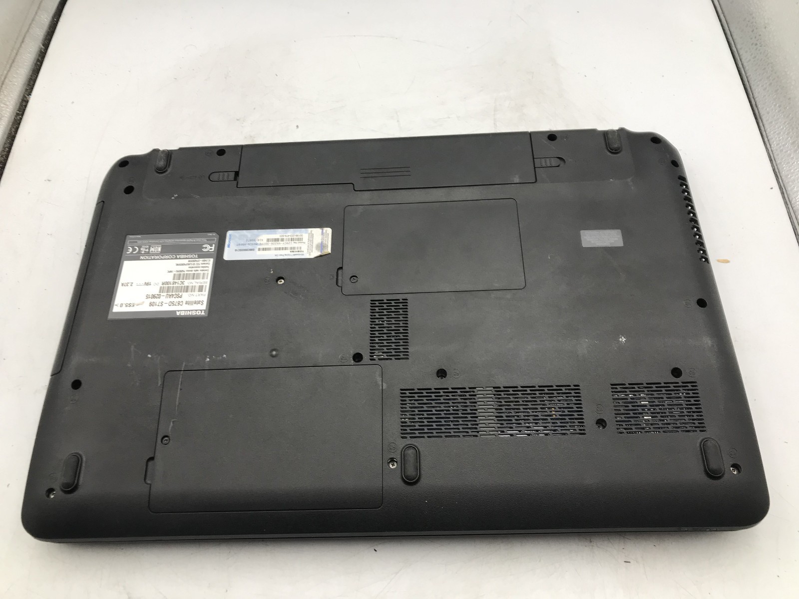 TOSHIBA SATELLITE C675D S7109 – BOOTS TO BIOS – AMD E 300 – NO RAM -READ DESC-BB