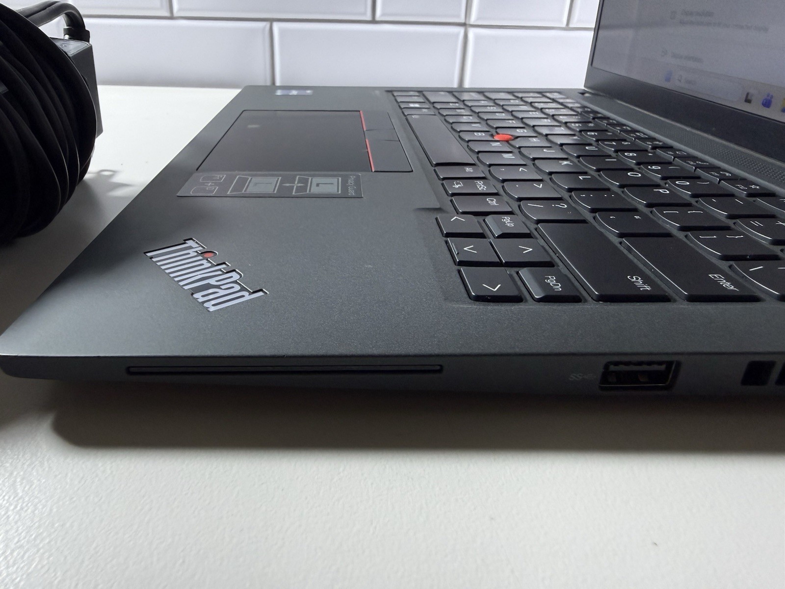 Lenovo ThinkPad T14s Gen 3 14″ i7-1270p 32GB 256GB Win 11 Pro Touchscreen