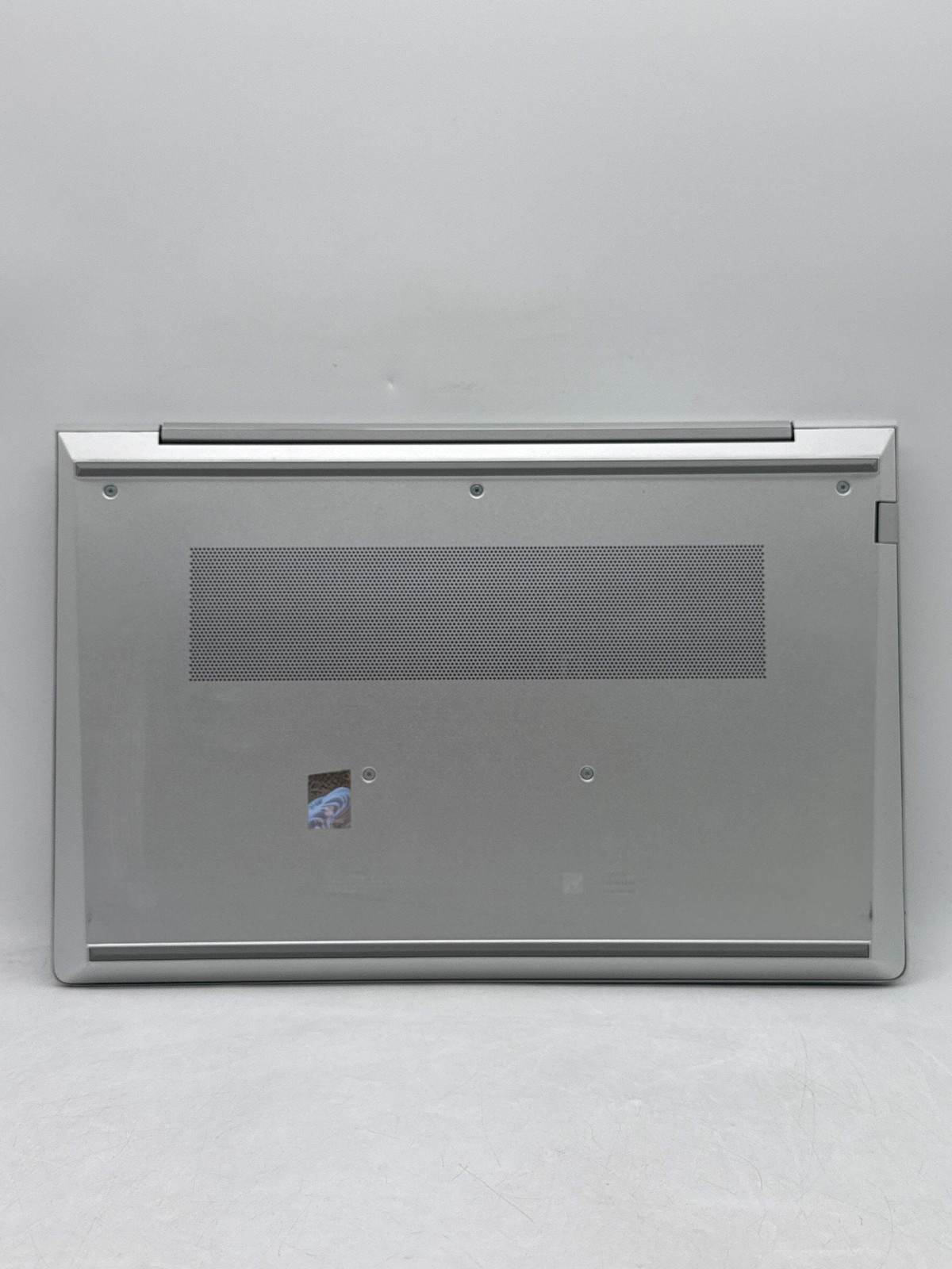 HP EliteBook 640 G10 14.0″ FHD Touch Core i5-1335U 1.30GHz 256GB SSD 8GB RAM