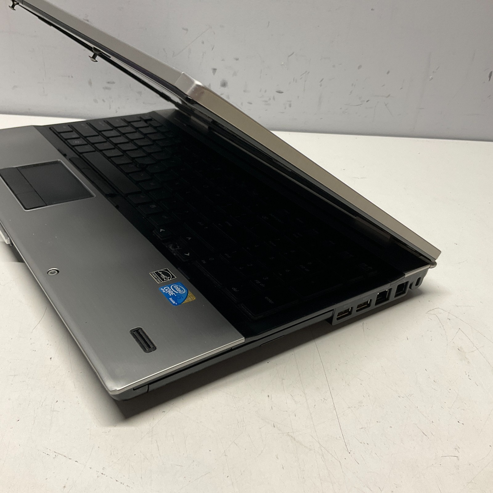 15.6″ HP ELITEBOOK 8540P | i5-M520 @ 2.40 GHz 2GB 256GB SSD Windows 10 Pro