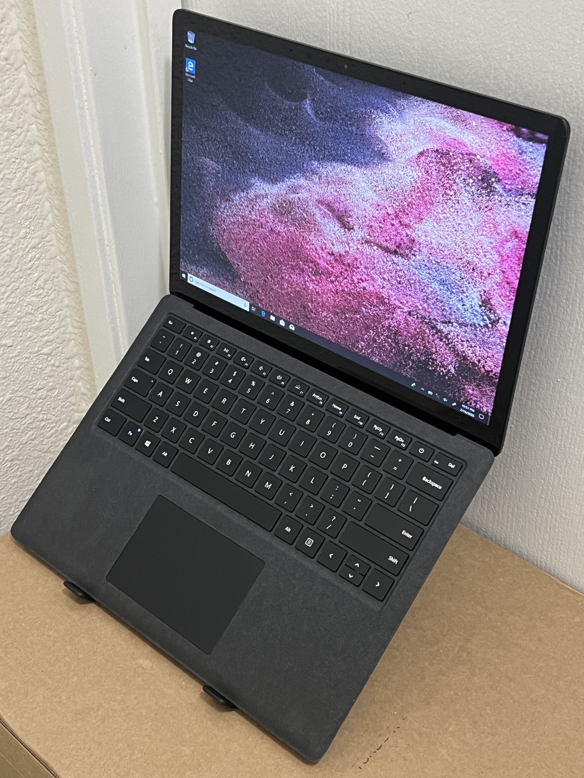 Microsoft Surface Laptop 2 Black 13.5” i7-8650U 2.11GHz 8GB 256GB SSD Model 1769