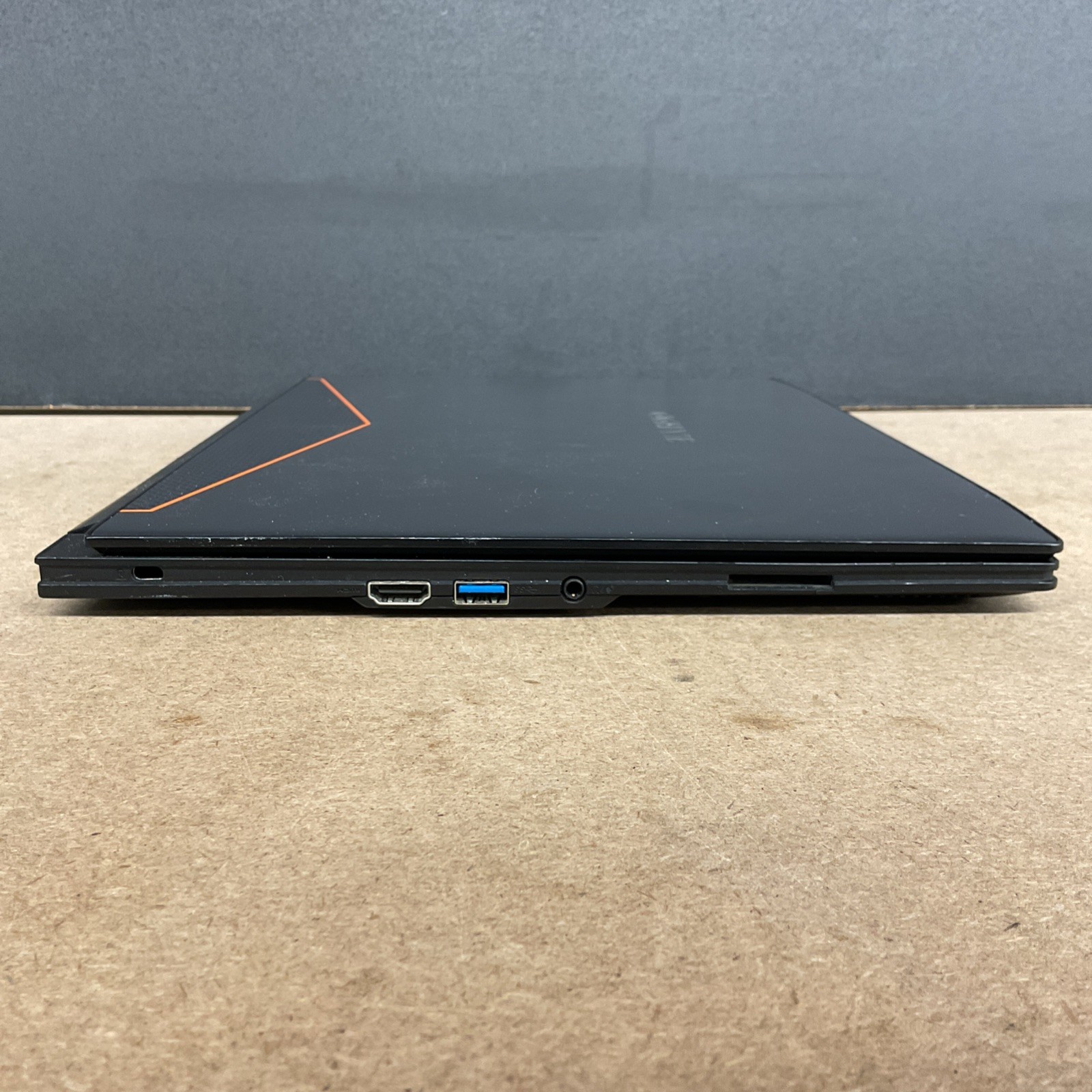 Gigabyte Aero 14 Laptop GeForce GTX 1060 Intel Core i7-7700HQ – Tested Working