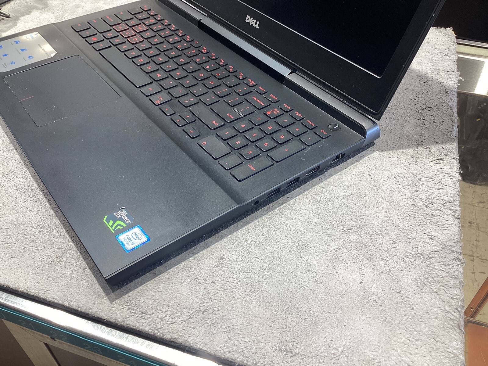 Dell Inspiron 15 7000 Gaming Laptop PC P65F CORE i5 7th Gen 8Gb 256Gb QZ01