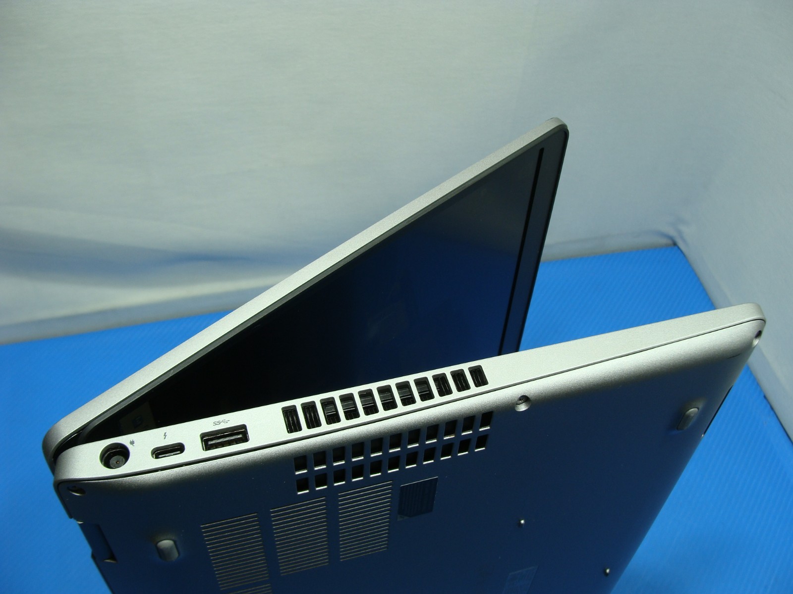 Dell Precision 15 3551 15.6″FHD 5G Ready i5-10400H 2.6GHz 8GB 256GB Win 11 Pro