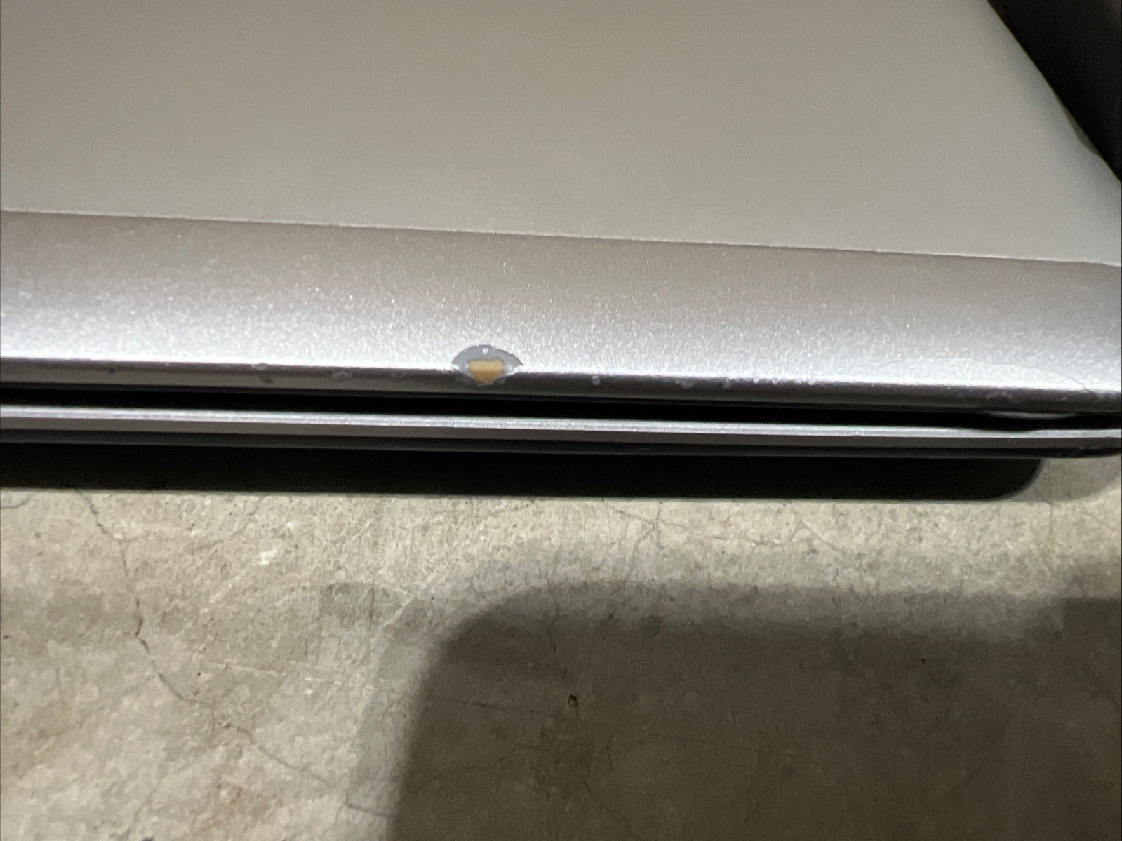 Dell Latitude E7440 i3-4030U@1.90GHz, 8 GB RAM, 14″, No HDD **Turns On