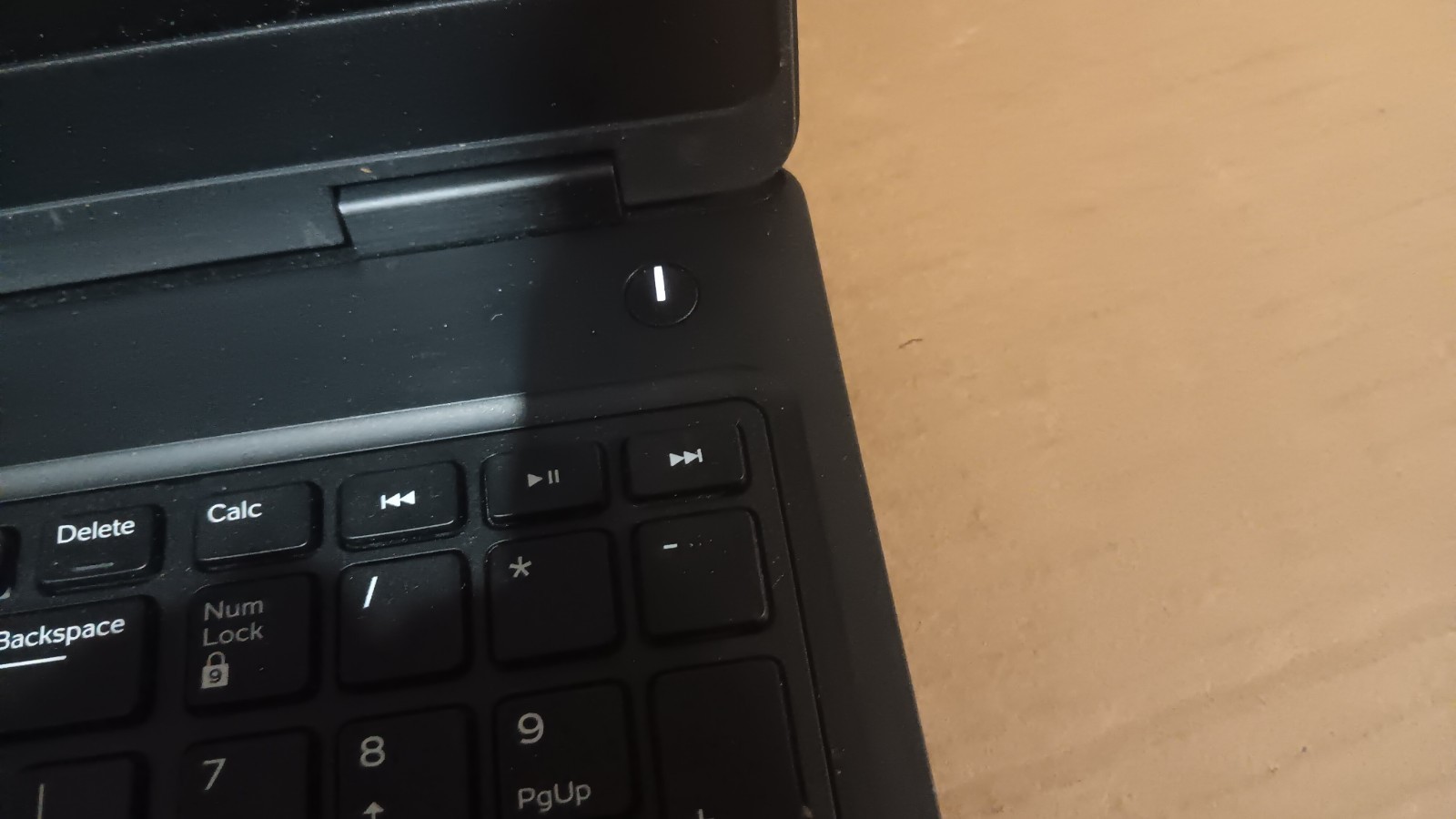 Dell Latitude 5590 Laptop intel core i7-8th gen 15.6″ LCD screen for Parts Repai