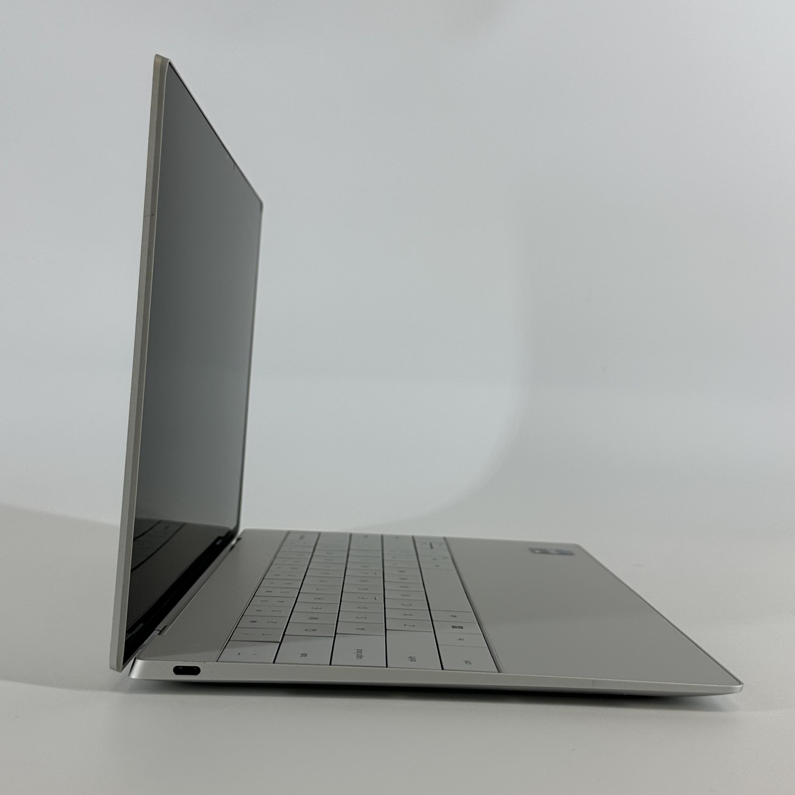 Dell XPS 13 Plus 9320 FHD+ TOUCH 2.2 GHz i7-1360P 32GB 512GB SSD Very Good