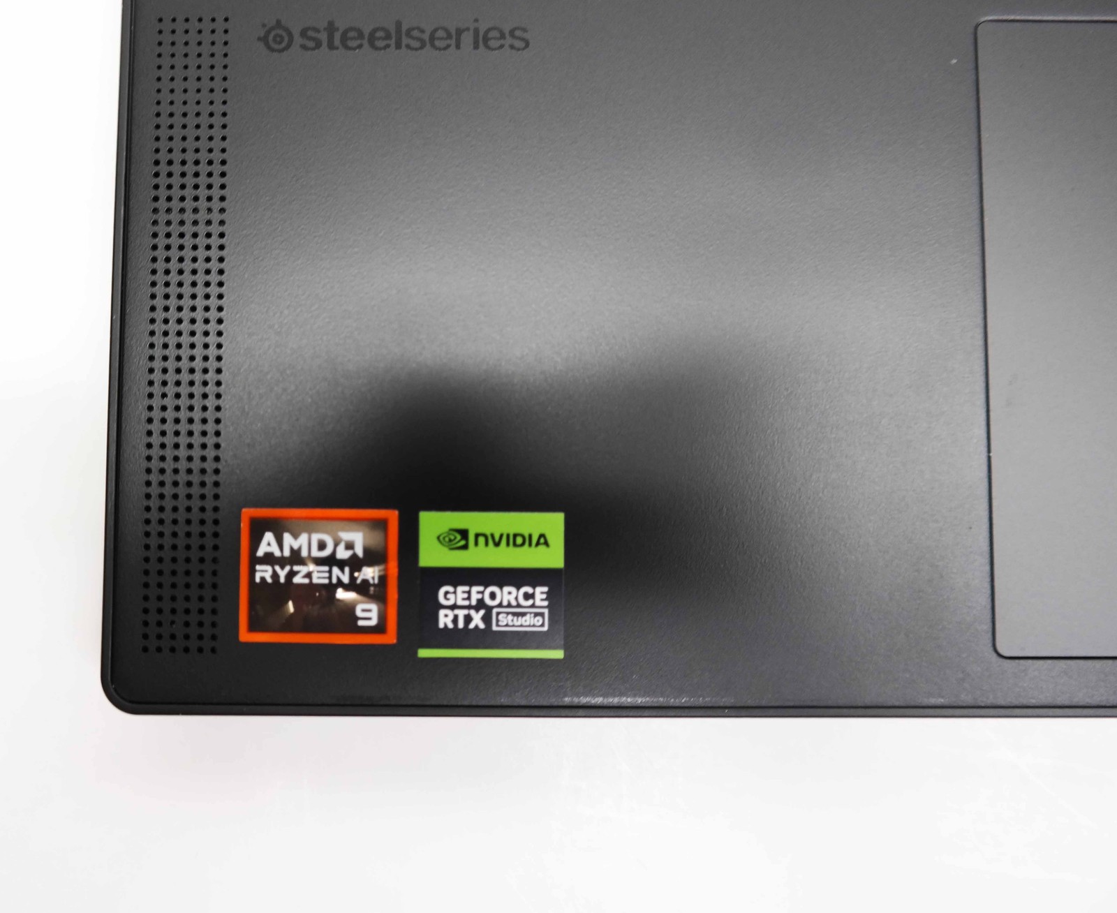 MSI Stealth A16 AI+ 16” AMD Ryzen AI 9-365 32GB 1TB SSD RXT 4070