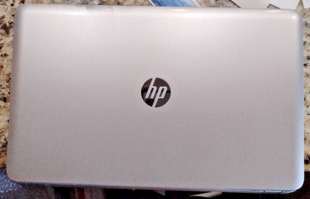 HP Pavilion 17 AMD A8-5550M 2100MHz 6Gb RAM 320GB HDD WIN 11 & AC Works/Looks OK