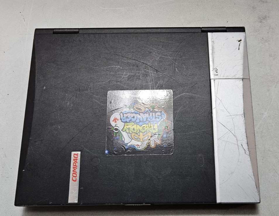 Compaq Evo N610c – Pentium 4 – For Parts Only – No AC Adapter – No HDD