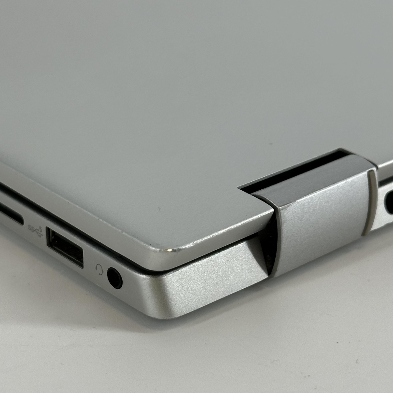 Dell Inspiron 7420 (2-in-1) 14 Silver FHD+ 1.7 GHz i7-1255U 16GB 512GB SSD Good