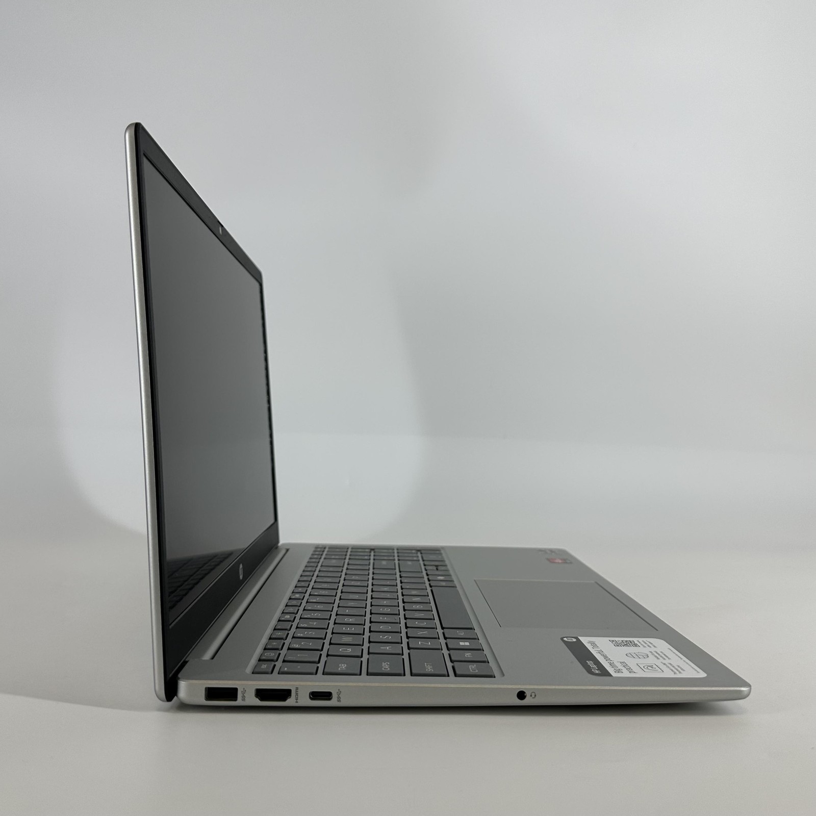HP Pavilion 16 2023 Silver FHD+ 2.8 GHz Ryzen 5 7520U 8GB RAM 1TB SSD Very Good