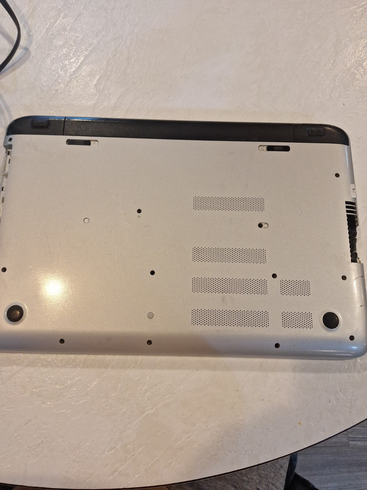 HP Pavilion 17-f053us AMD A8-6410 AMD Radeon R5 2GHZ 8GB NO HDD Read Description